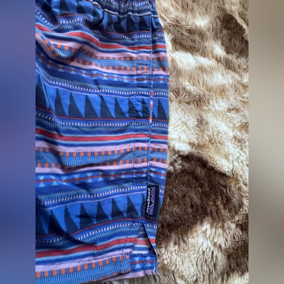 Patagonia Barely Baggies shorts aztec print - Picture 3 of 12